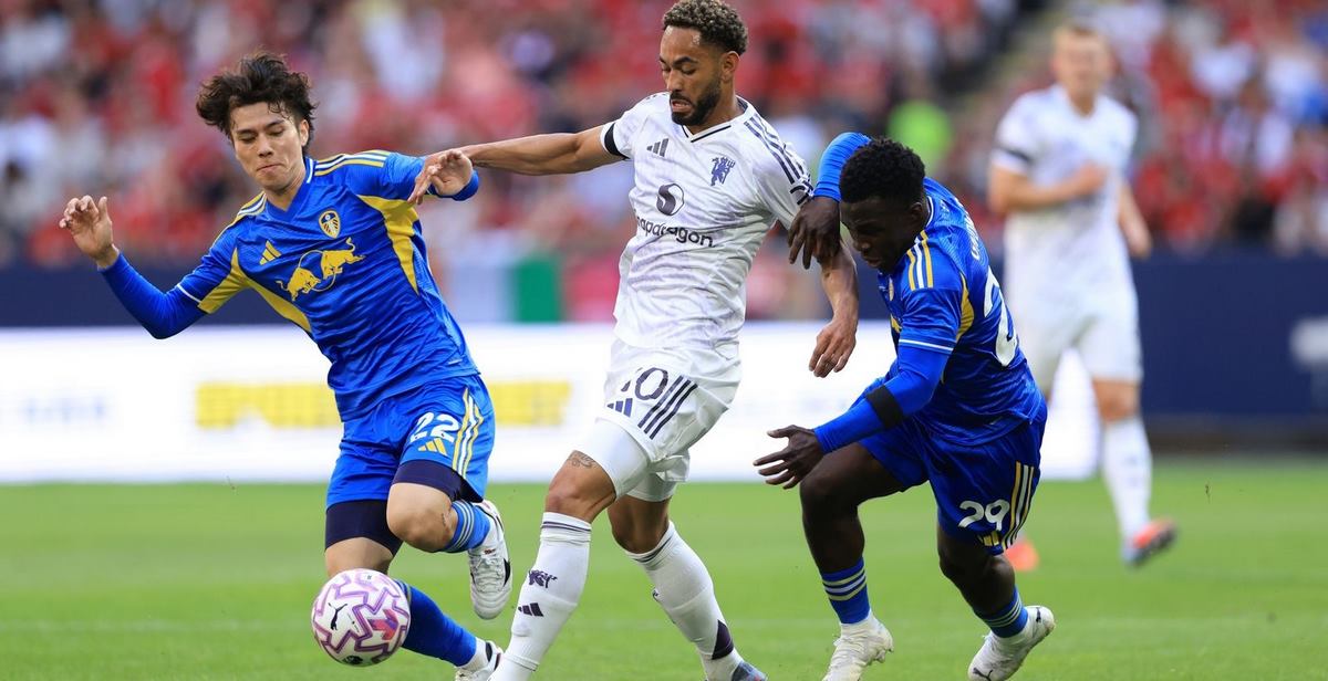 Soi Kèo Manchester United Vs Leeds United 02h00 14/04/2026 - Vòng 32 Premier League 1 Quỷ đỏ đang có phong độ tương đối ổn định